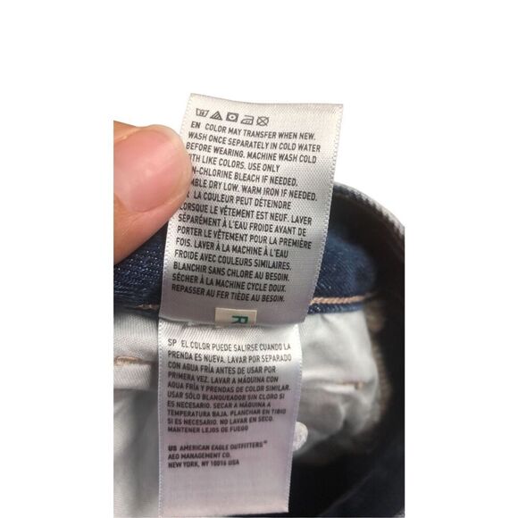 263. American eagle dark wash relaxed mom jeans size 4 - Picture 4 of 4